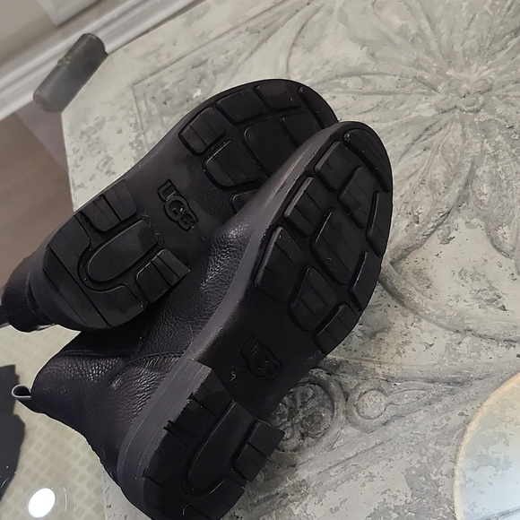 UGG HARRISON Women's CHELSEA BOOTS LIKE NEW SZ 9 - Picture 9 of 14